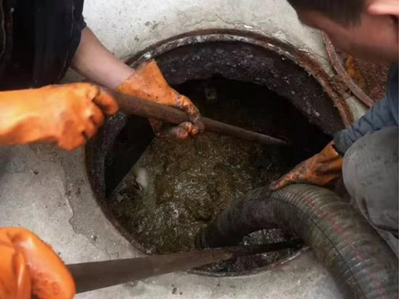 平昌清理化粪池时如何避免沼气的危害？